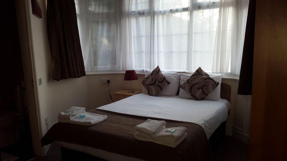 ทวิคเคนแฮมเกสท์เฮ้าส์ Hotel ทวิกเคนแนม ภายนอก รูปภาพ