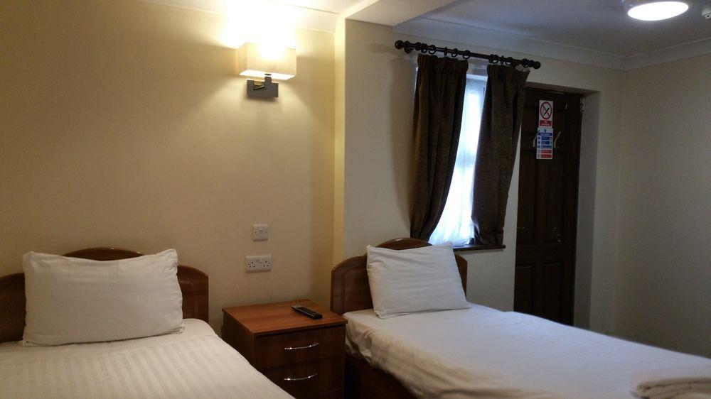 ทวิคเคนแฮมเกสท์เฮ้าส์ Hotel ทวิกเคนแนม ภายนอก รูปภาพ
