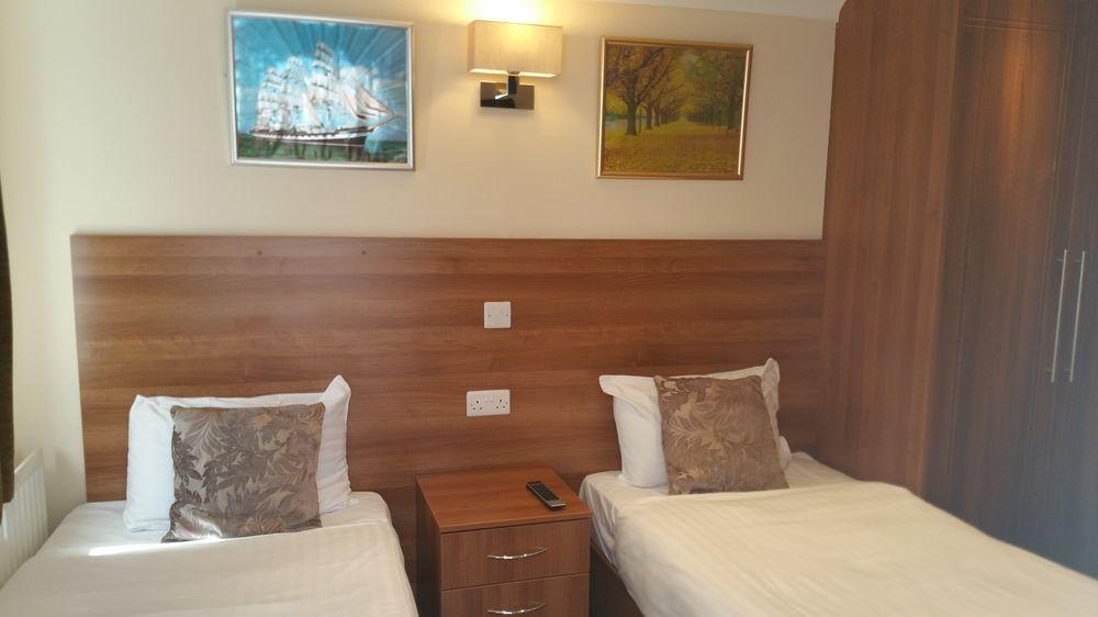 ทวิคเคนแฮมเกสท์เฮ้าส์ Hotel ทวิกเคนแนม ภายนอก รูปภาพ