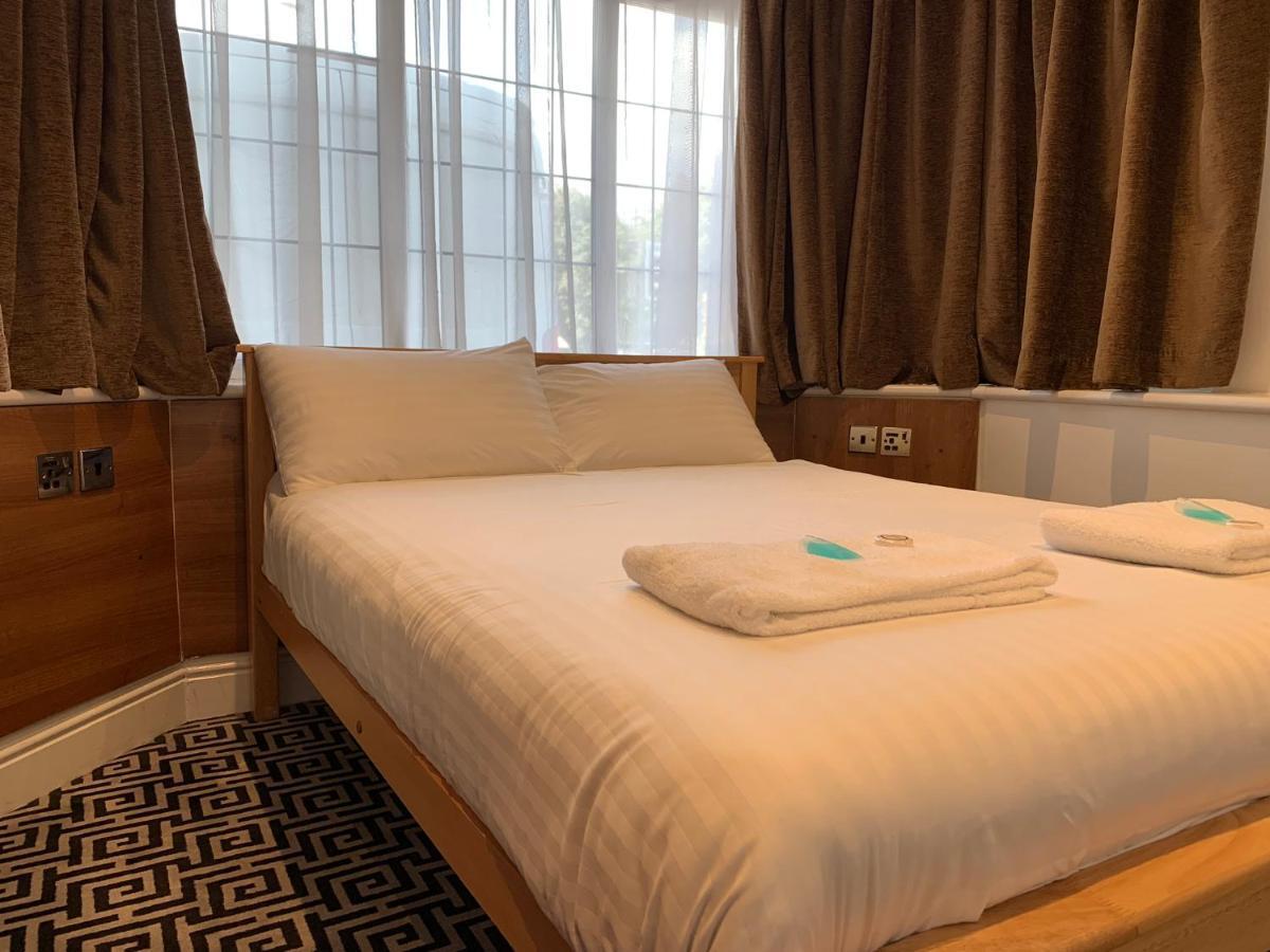 ทวิคเคนแฮมเกสท์เฮ้าส์ Hotel ทวิกเคนแนม ภายนอก รูปภาพ